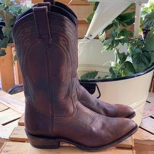 Womens Frye Cowboy boot. Size 10B. Brown with stitching. Worn once.